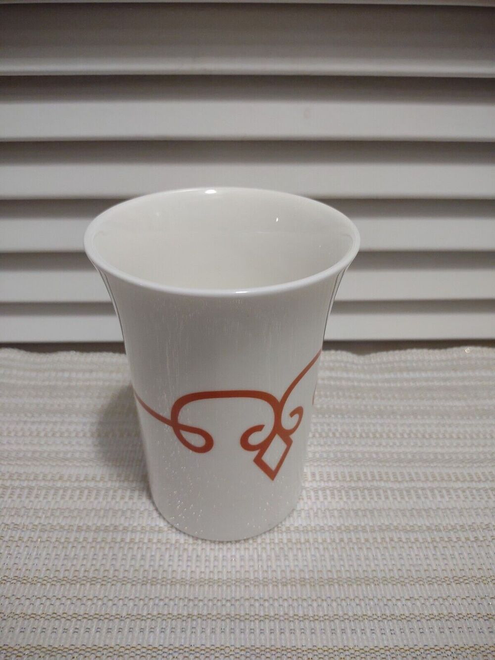 Starbucks 2014 brown diamond scroll white fluted ceramic 11 oz coffee mug cup